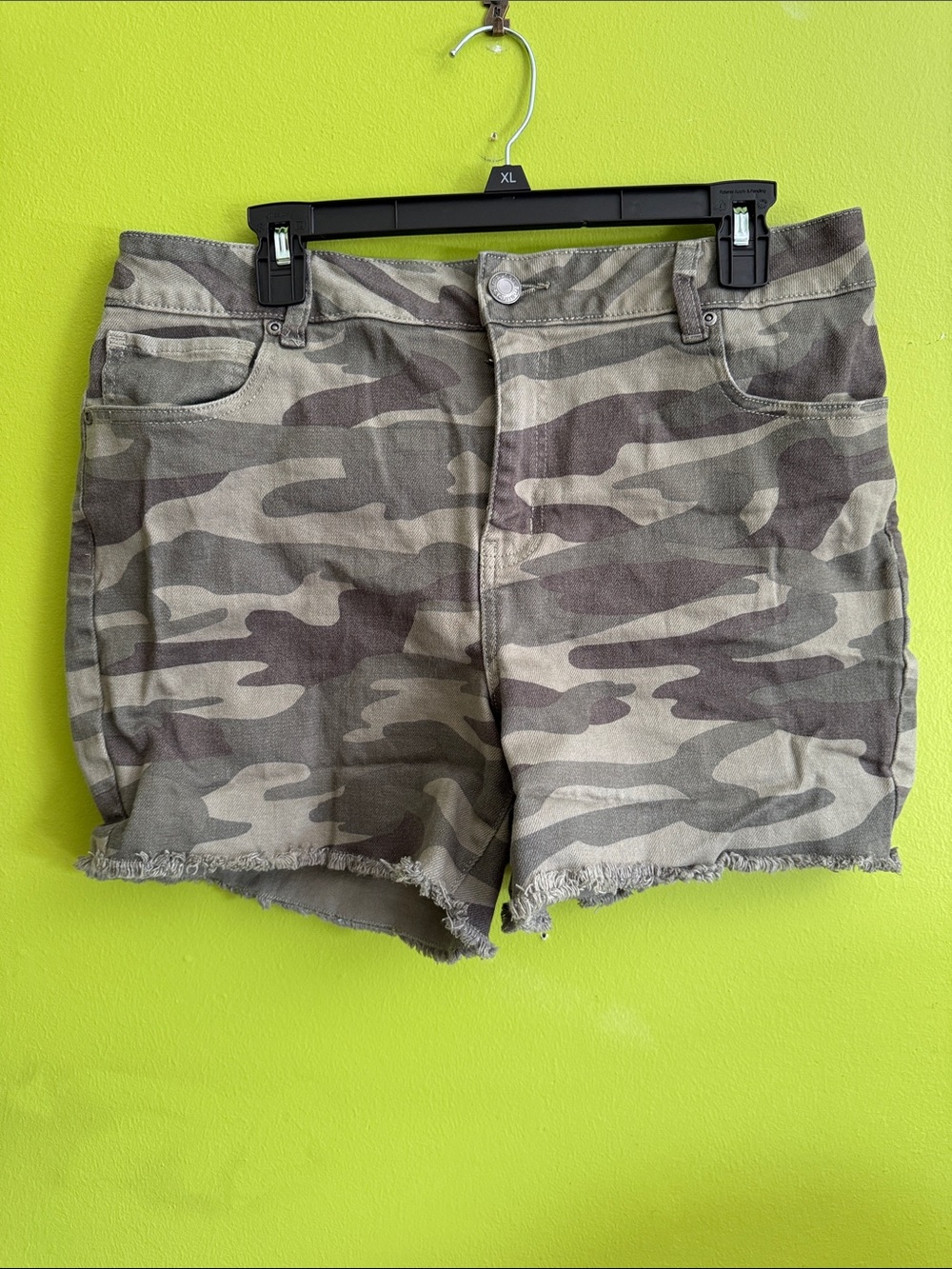 NWT Maurices Camo Camouflage Denim Jean Shorts Size 14